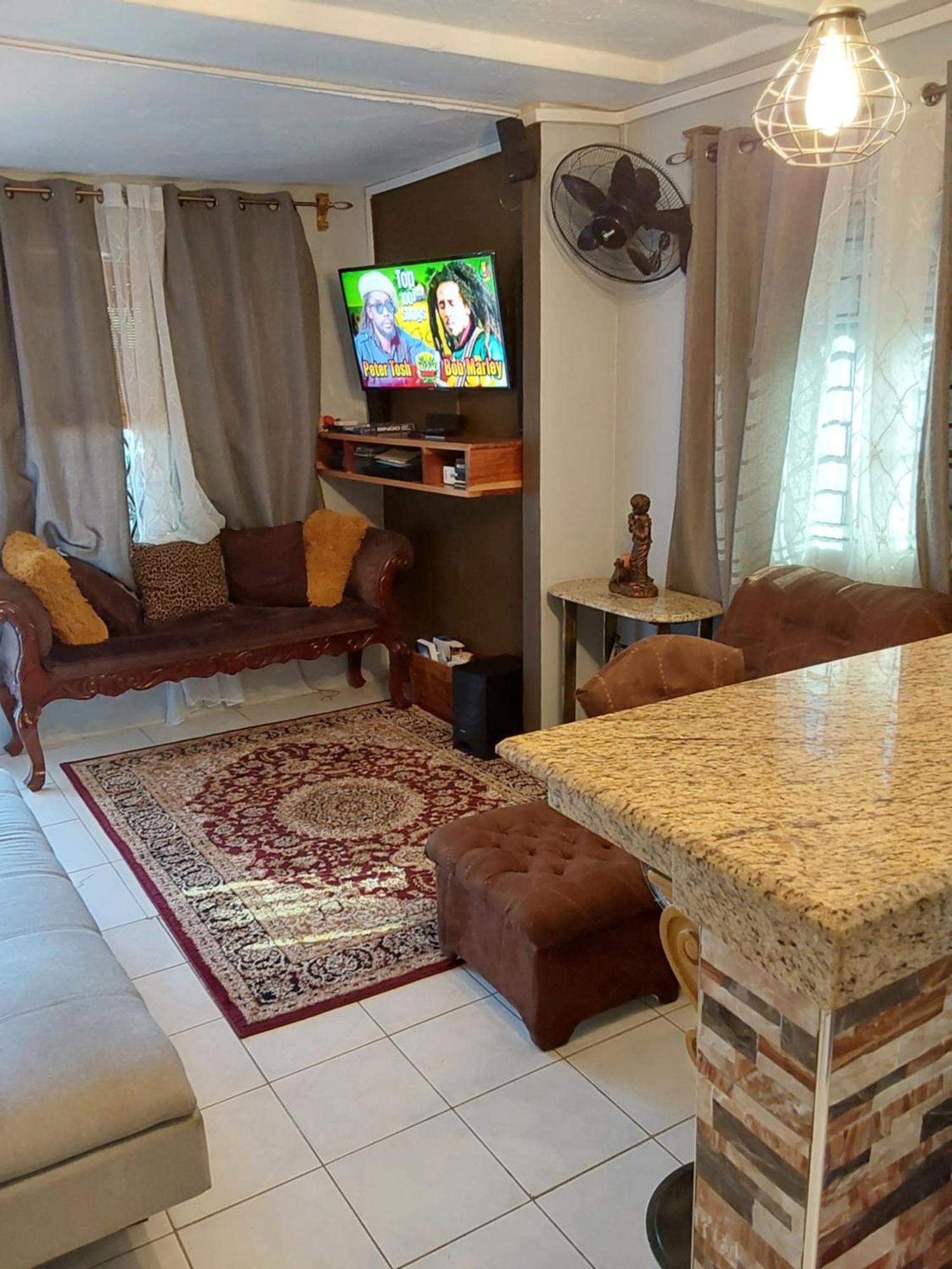Zipcode Hideaway Guesthouse Portmore Ngoại thất bức ảnh
